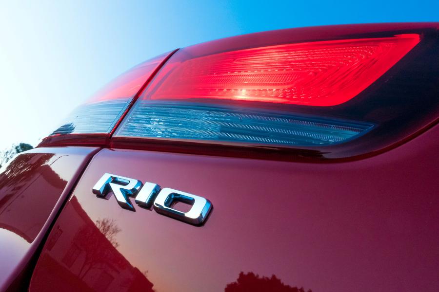 Логотип Kia Rio 5-Door (YB) 2017 года  (NA) (фото 18 из 55)